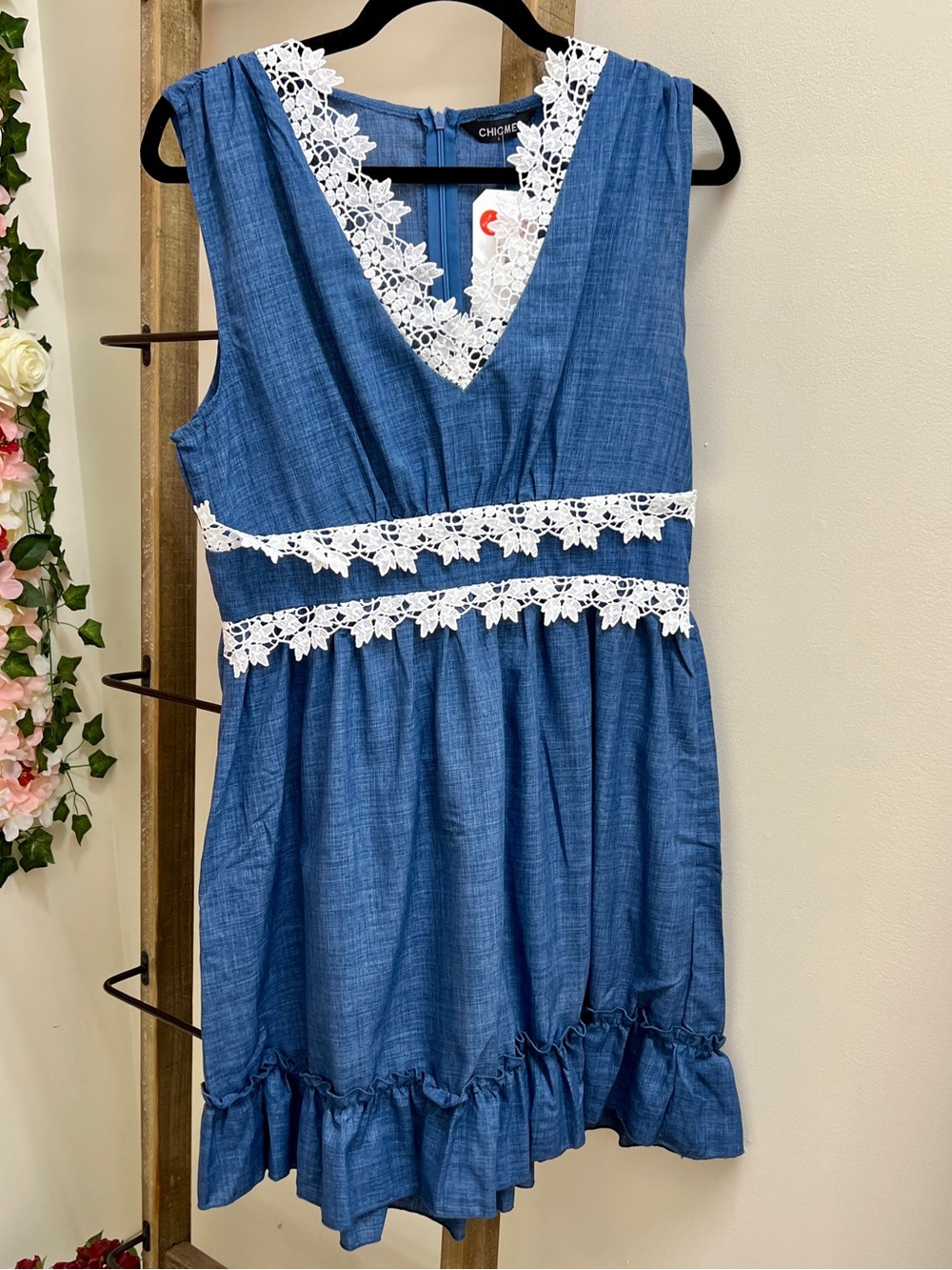 Chic Blue Sleeveless V-Neck Mini Dress with White Lace by Chicme